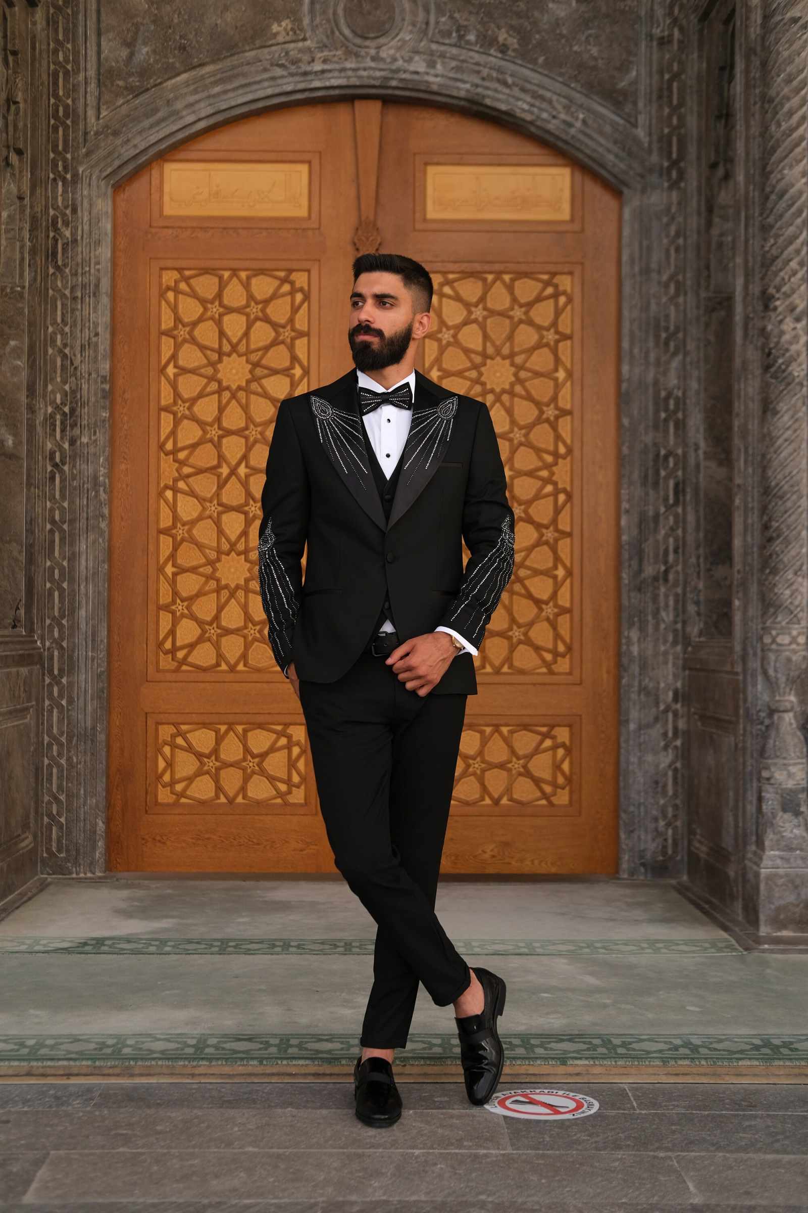 Customized 2 Pieces Men Suits Peaked Lapel Single Button Crystal Beadeds Pants Sets Luxury Classic Fit Prom Male Party Blazers