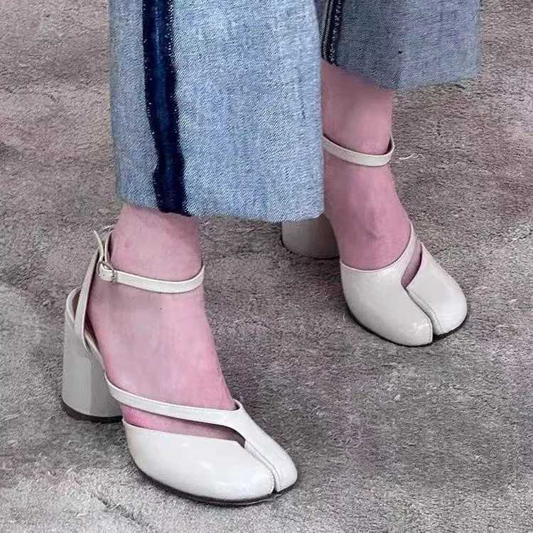 Summer Tabi Cross Strap Sandals Ankle Strap Thick High Heels Split Toe Sandals Women Pumps Slingbacks Female Chunky Casual Shoes Z250714