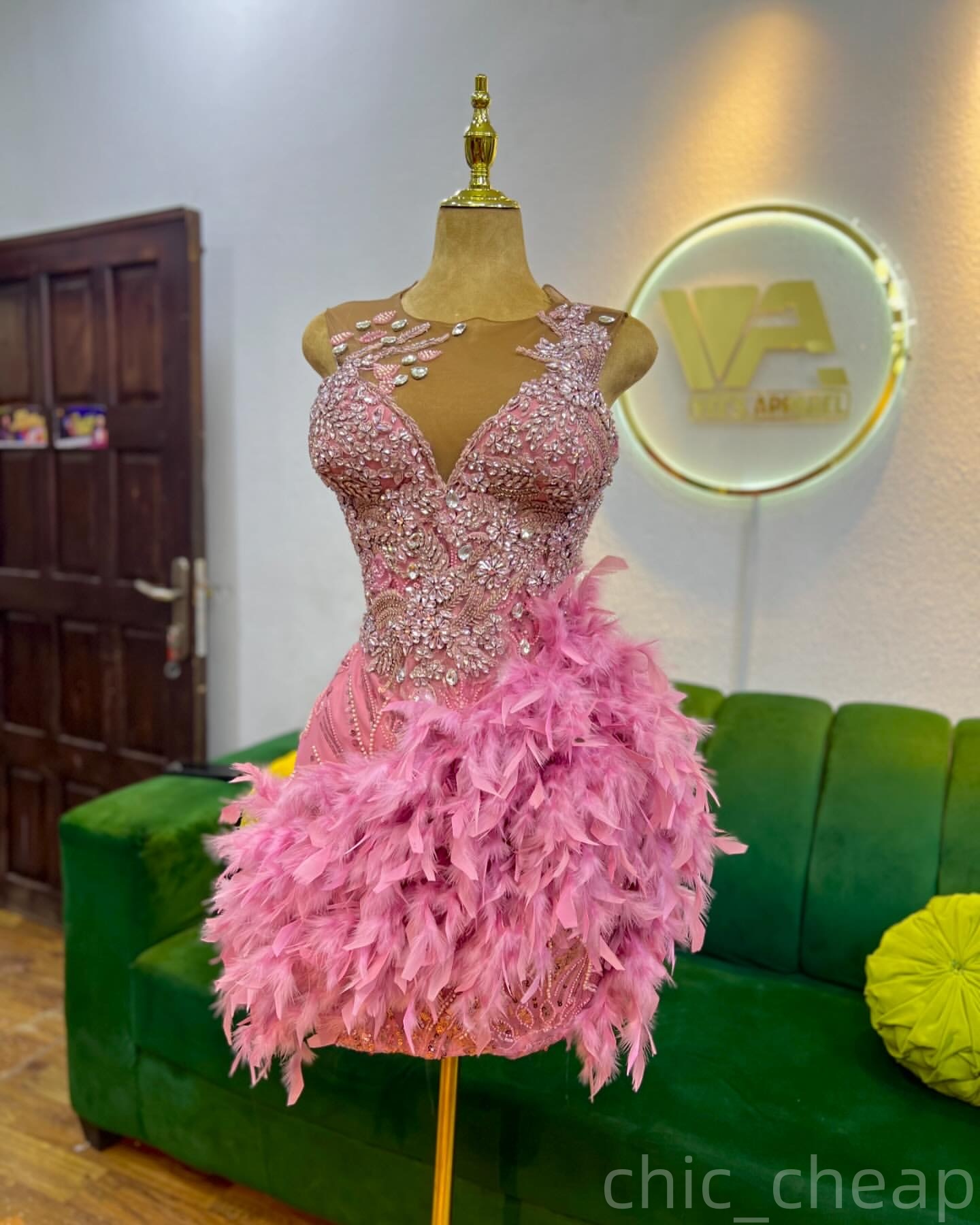 Pink Sheath Cocktail Dress Beaded Feather Crystals Sequined Luxurious Short Mini Graduation Homecoming Dresses For Special Occasions Sweetheart Gowns