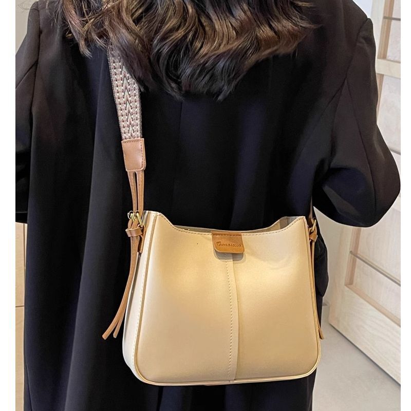 leisure Women s new casual shoulder bag multifunctional broadband crossbody bag designer bag daily commuting women s handbag