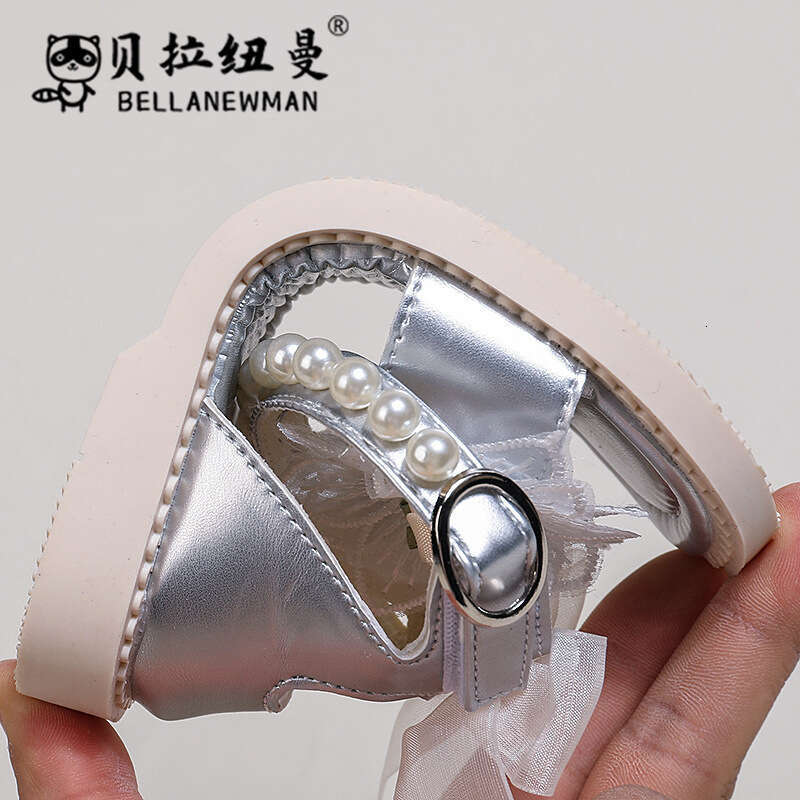 Girls Sandals Summer Fashion Princess 2024 New Children's Flower Pearl Soft Sole Roman Shoes for Young and Middle-aged Children