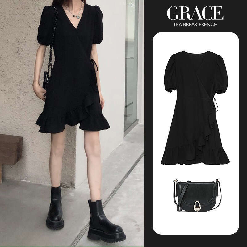 Summer New French Petite Hepburn Style Elegant Waist Slimming Little Black Dress For Women B5