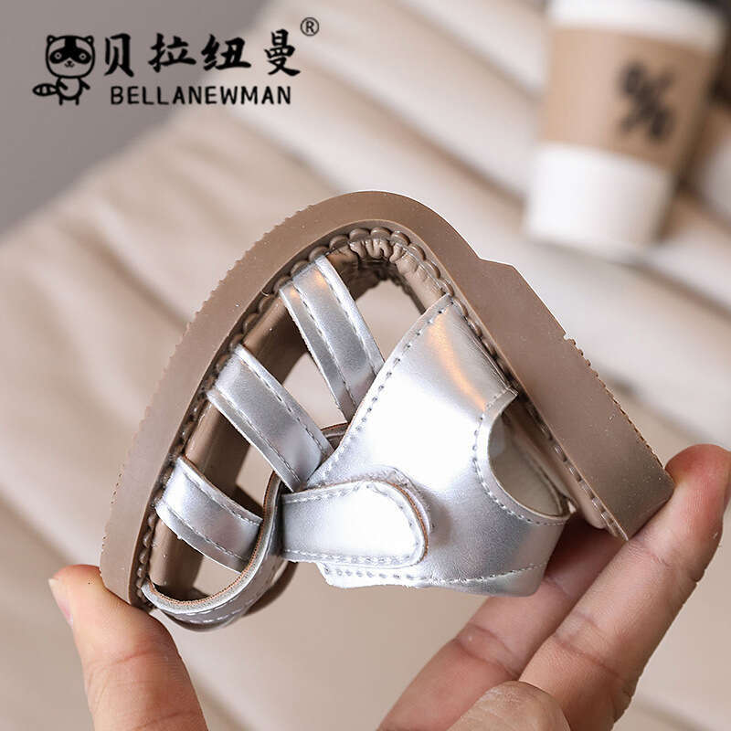 Bella Newman Girls' Closed-Toe 2024 Summer New Children's Hollow Casual Soft Sole Beach Sandals Korean Style