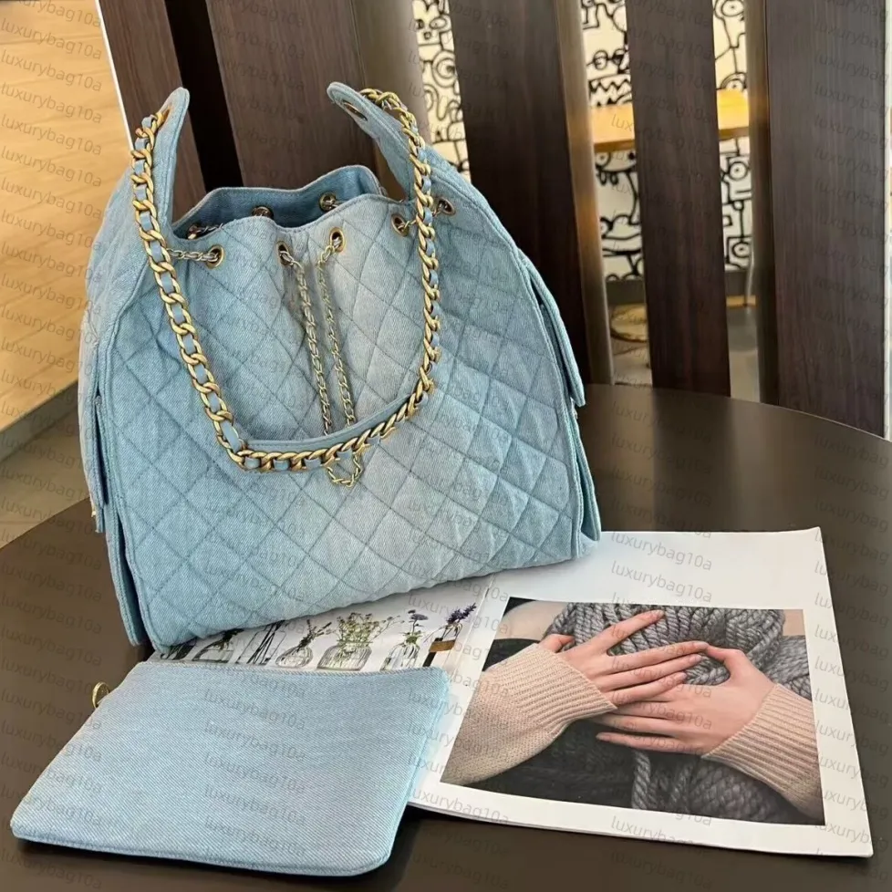 Maxi Denim 25 Bag Luxury Designer Hobo Bucket Bag for Women Adjustable Drawstring Chain Strap Crossbody Purse with Two Side Pockets Size 40cm
