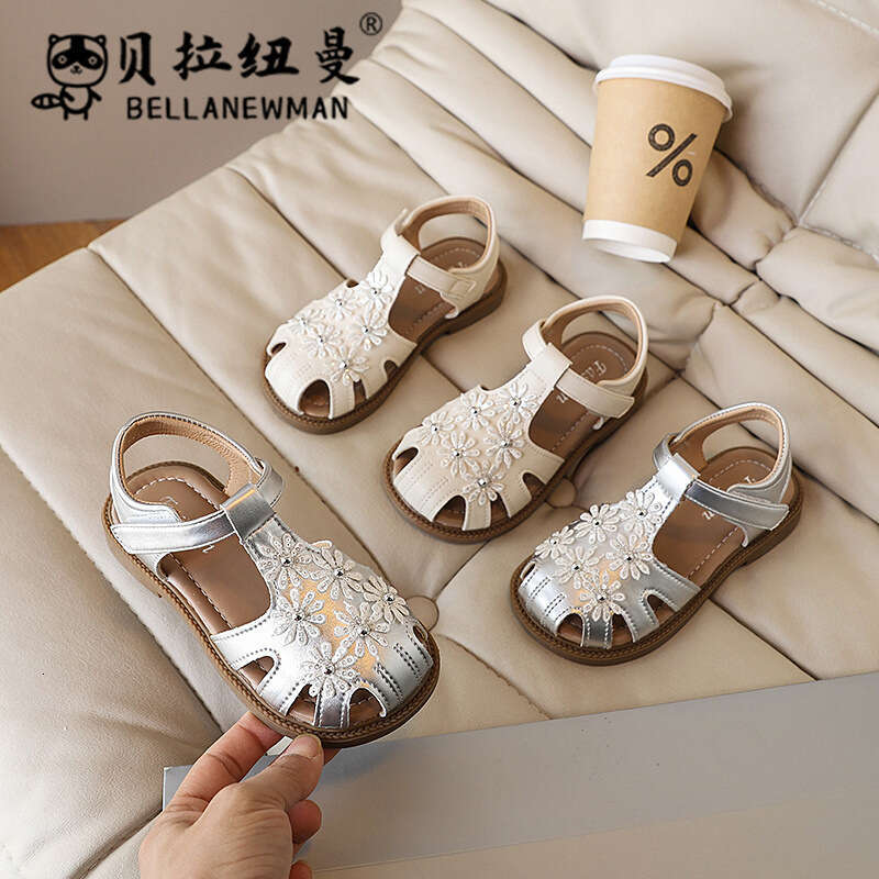 SHEIN Niche Design Girls' Small Flower Peep-Toe Sandals 2025 Summer New Children's Soft Sole Beach Shoes