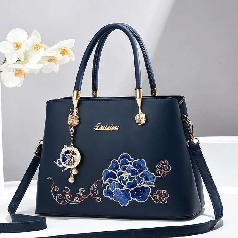 Women's Bags New Trend Niche Embroidered Shoulder Handbag Tote High Quality Light Messenger Bag