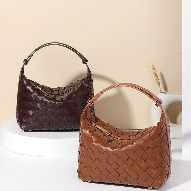 2025 Handwoven Lunch Box Niche Versatile Handheld Women's Fashionable Textured Shoulder Underarm Bag