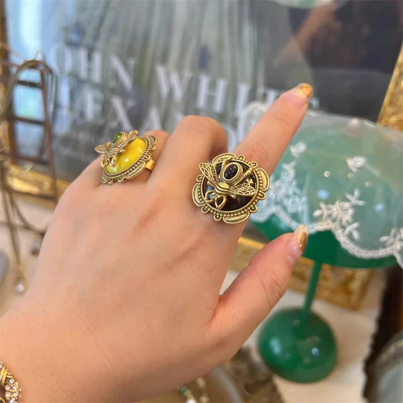 Romantic Gold Color Black Natural Stone Honey Wax Bee Rings for Women Vintage Jewelry Accessories y Girl Item Wedding 250712