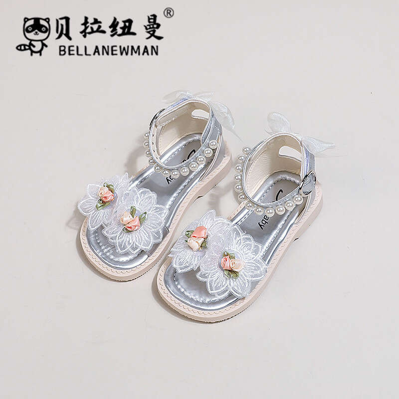 Girls Sandals Summer Fashion Princess 2024 New Children's Flower Pearl Soft Sole Roman Shoes for Young and Middle-aged Children