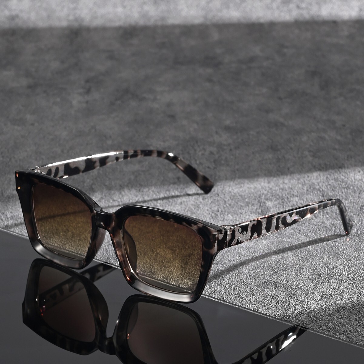 Designer's luxury glasses 2025 Cross-Border Square Frame Sunglasses European and American Retro Thickened Small Frame Fashion Sunglasses for Men 