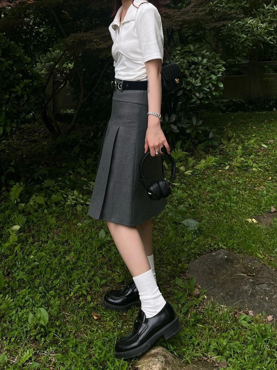 2025 New women's half skirt high waist college style suit skirt gray pleated skirt women's new A-series slim fit versatile new designer dres