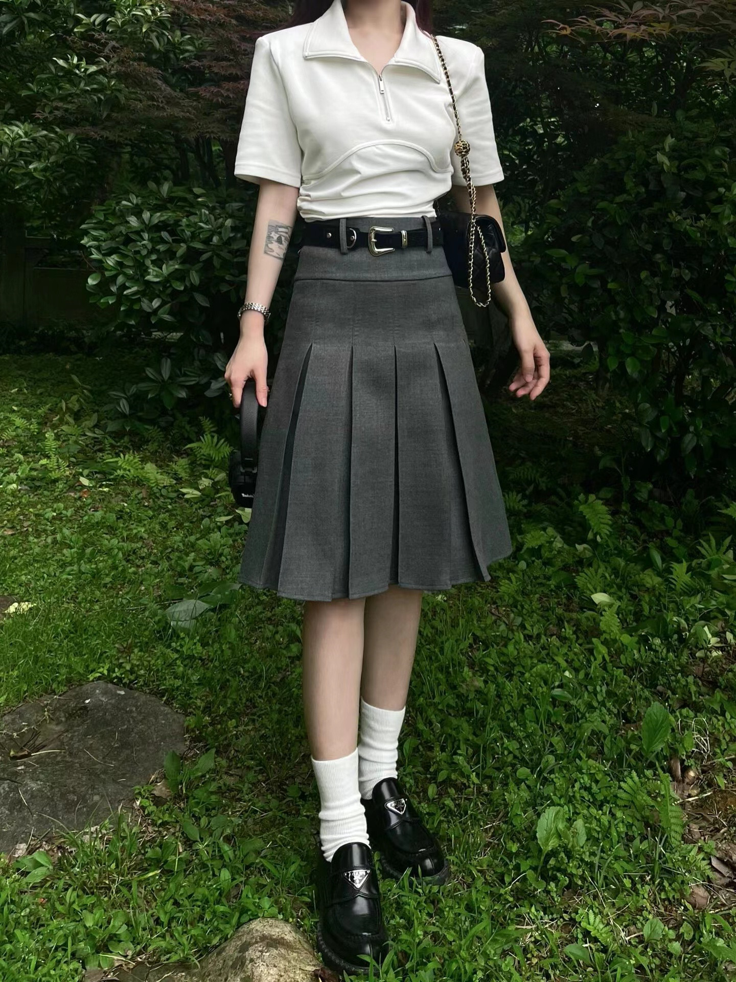 2025 New women's half skirt high waist college style suit skirt gray pleated skirt women's new A-series slim fit versatile new designer dres