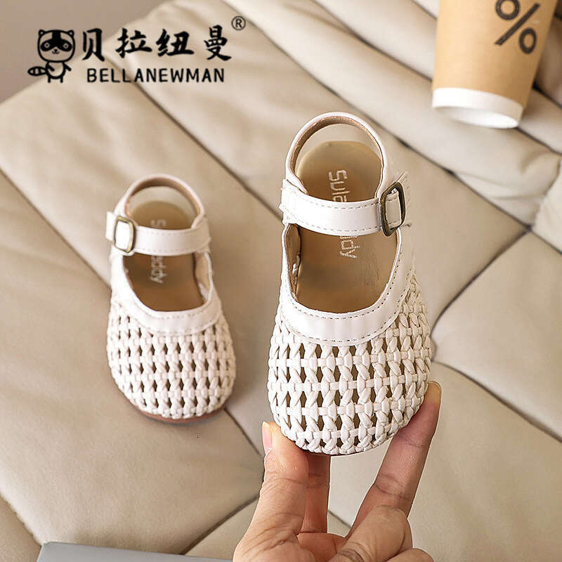 Girls' 2025 Summer New Children's Woven Closed-Toe Walking Shoes Korean Style Hollow Beach Sandals for Girls