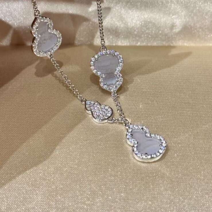 S Pure White Mother-of-Pearl Zircon Sier Gourd for Women, Exquisite Light Niche High-End Bracelet