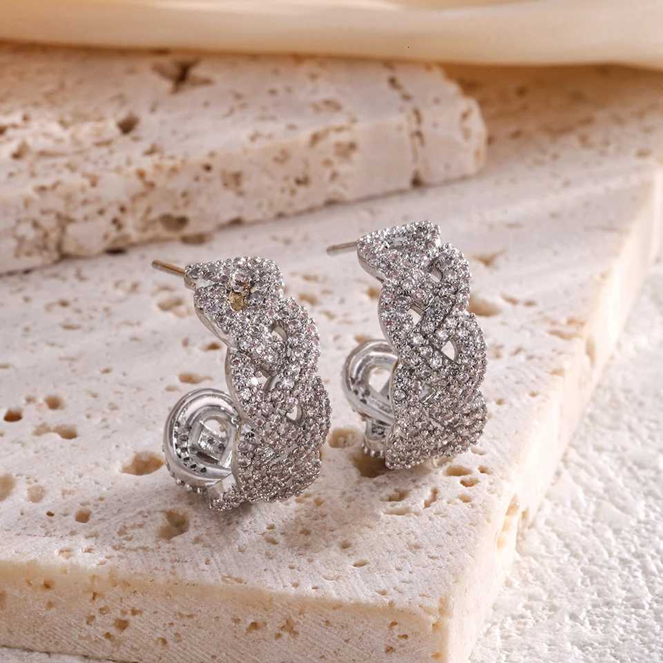 2025 New Design C Shed Hollow Stud Earrings Fashion Brand Jewelry Crystal Geetric Earrings for Wen Party Accories Gift Y250714
