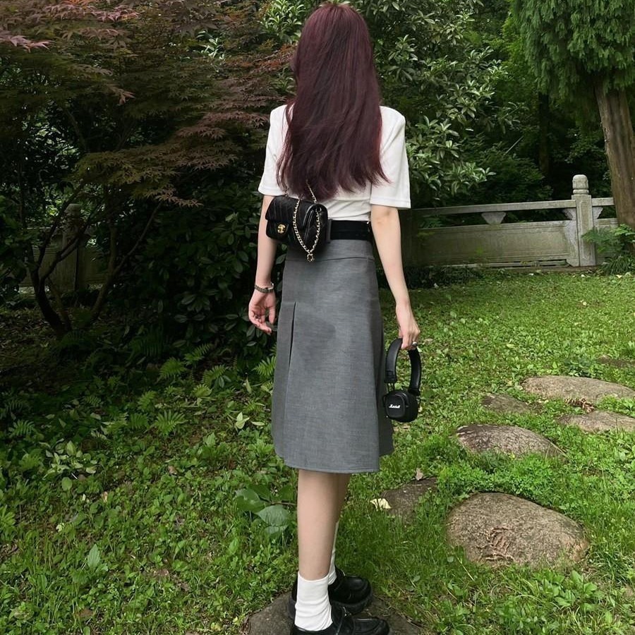 2025 New women's half skirt high waist college style suit skirt gray pleated skirt women's new A-series slim fit versatile new designer dres