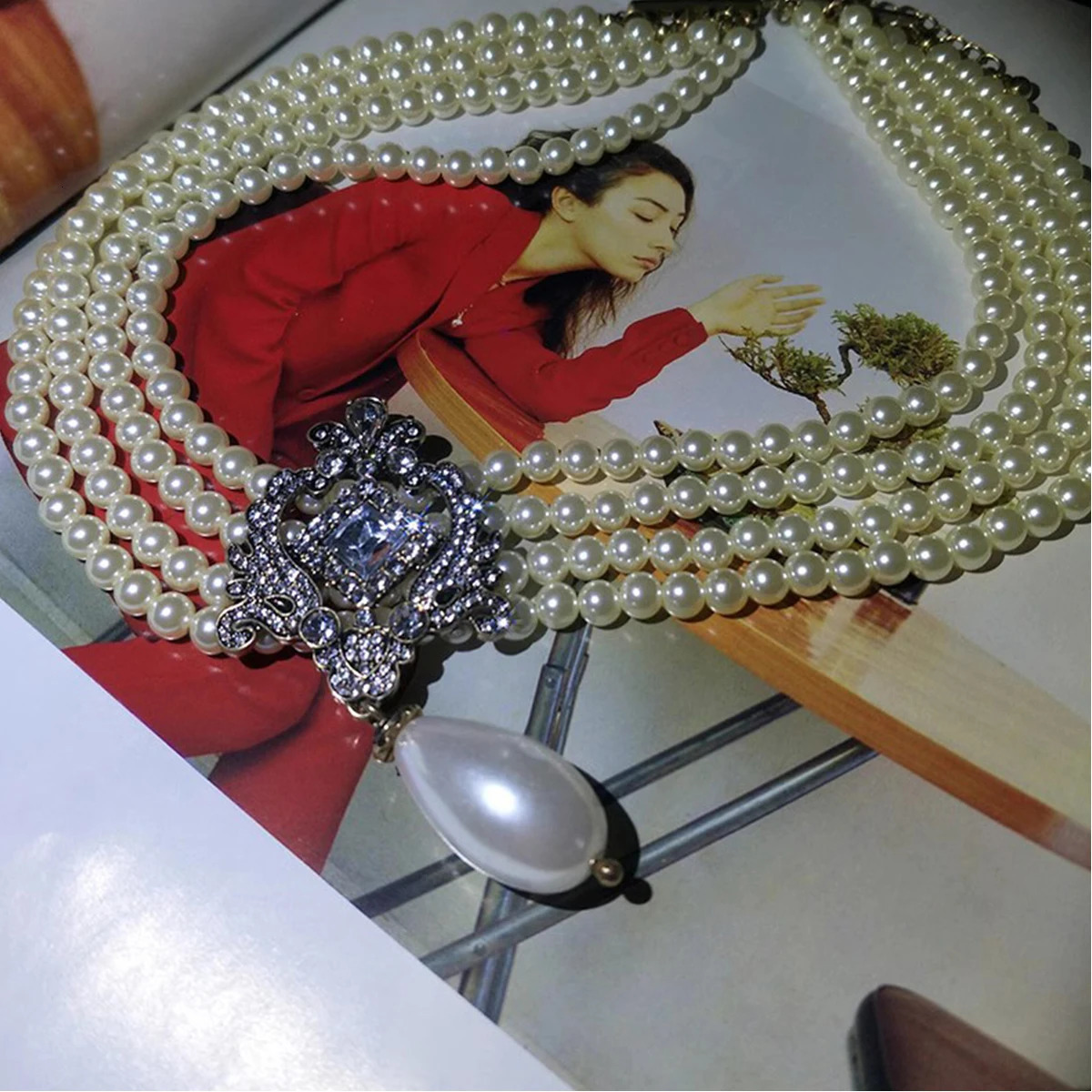 Vintage Multilayered Pearl Necklace for Women Delicate Layered Jewelry Crystal Pendant Banquet Wedding Anniversary Accessories 250712