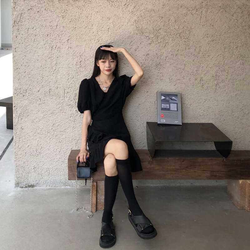 Summer New French Petite Hepburn Style Elegant Waist Slimming Little Black Dress For Women B5