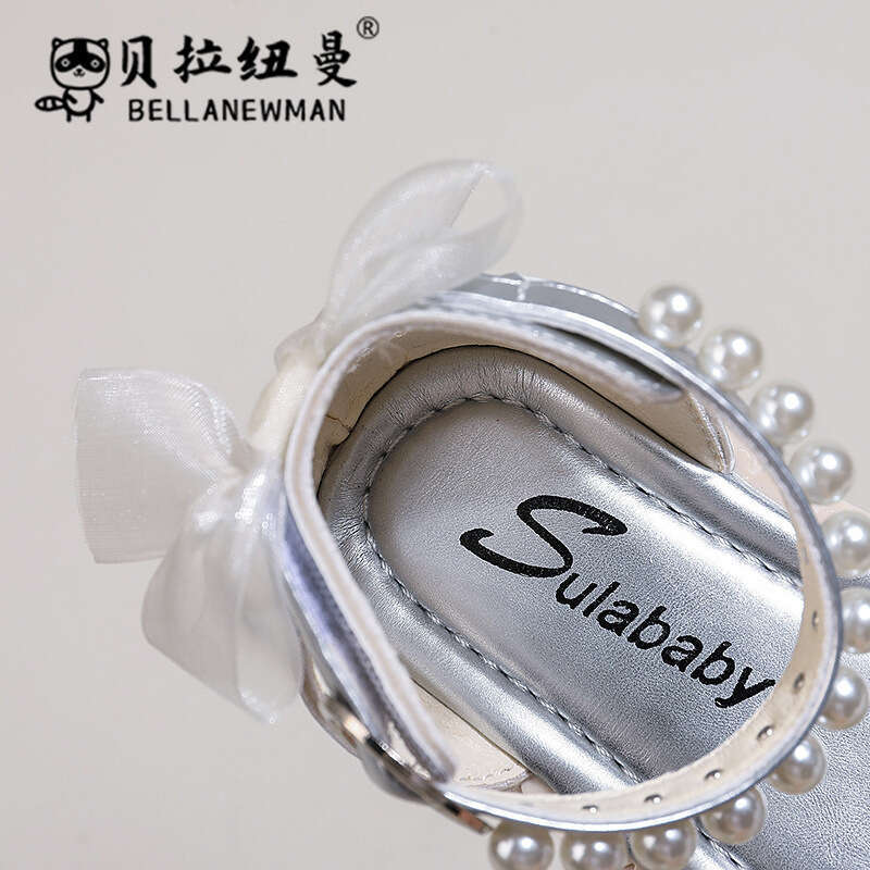 Girls Sandals Summer Fashion Princess 2024 New Children's Flower Pearl Soft Sole Roman Shoes for Young and Middle-aged Children