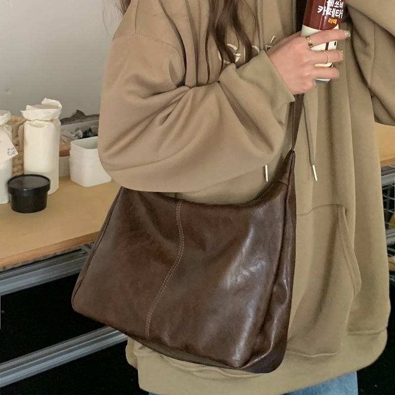 Retro women s crossbody bag new Korean version handbag designer bag leisure multifunctional large capacity women s shoulder bag