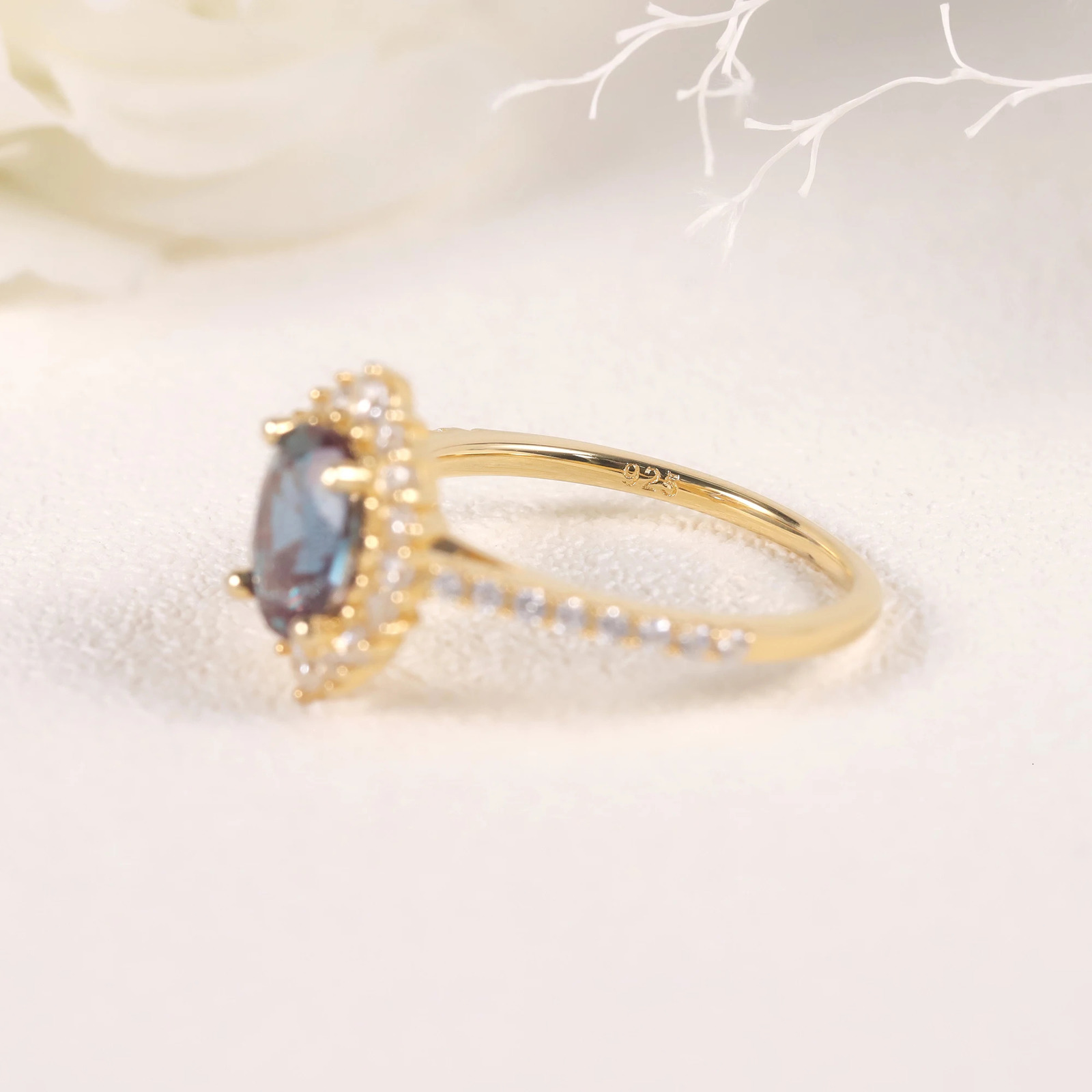 925 Sterling Silver Cluster Halo Bridal Ring for Women with Unique Oval Cut Alexandrite Birthstone Engagement Ring 250712