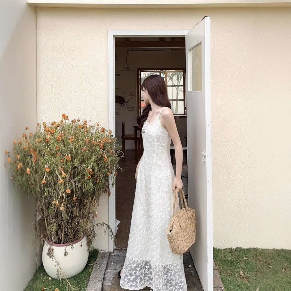 French Style Apricot Strap For Women Summer Lace Jacquard Vacation Slim Fit With Design Sense A-Line Long Dress B5