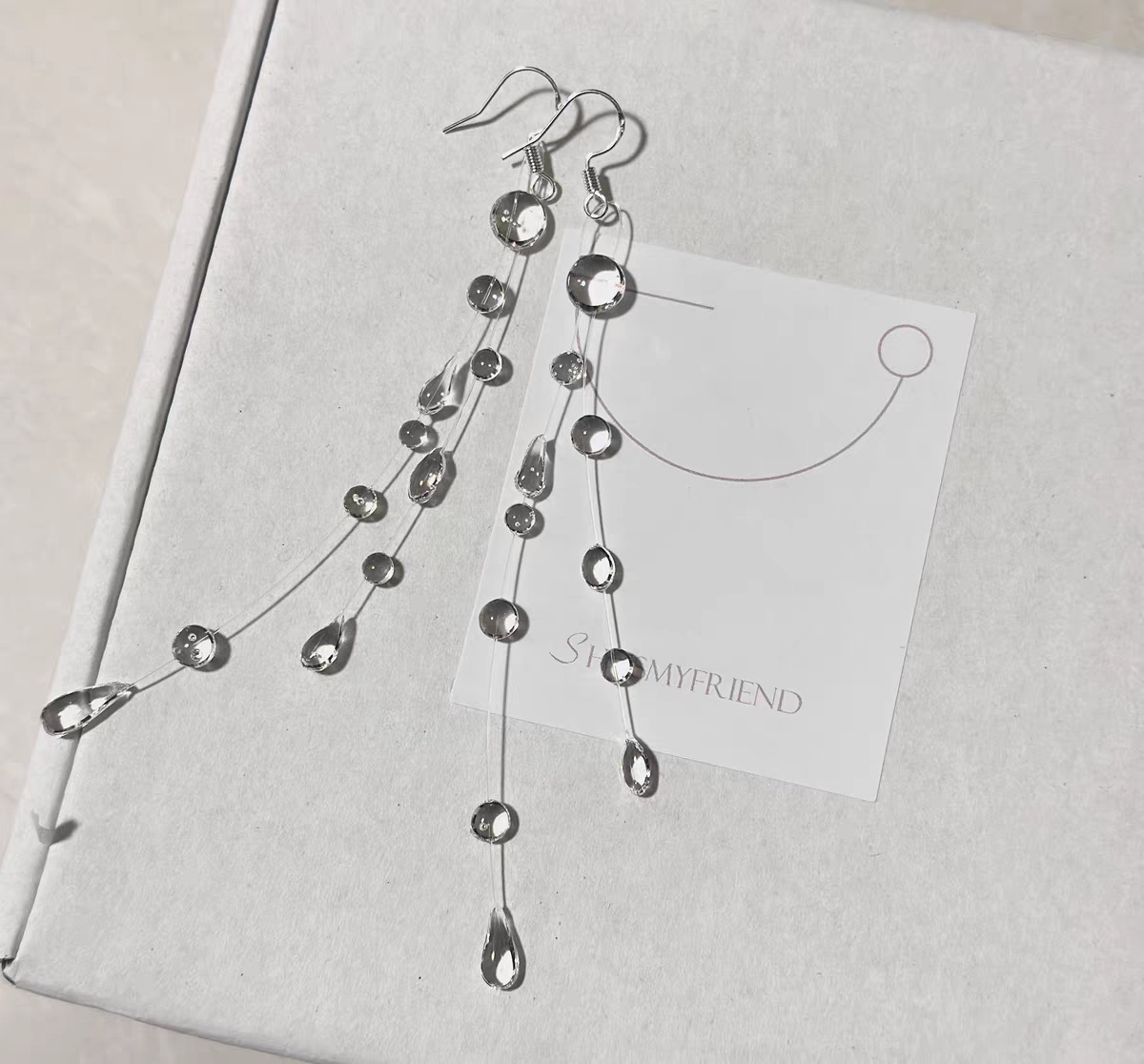 Chic & Simple Contemporary Jewellery Piece Aesthetic Droplet Pendant Necklace Complementing Your Outfit