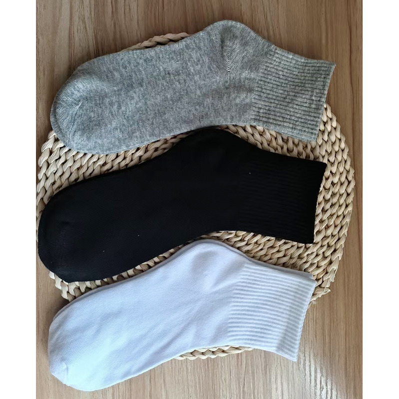 Combed cotton mid-calf socks are made of soft, comfortable combed cotton and are a must-have for high-end people and sports venues A pack of 10 pairs 