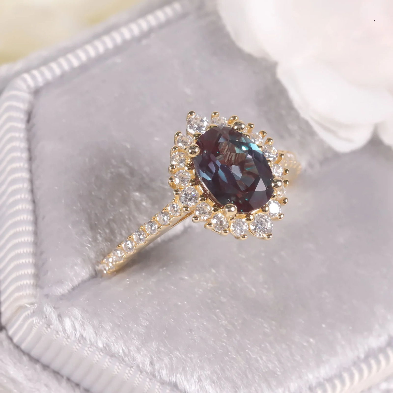 925 Sterling Silver Cluster Halo Bridal Ring for Women with Unique Oval Cut Alexandrite Birthstone Engagement Ring 250712