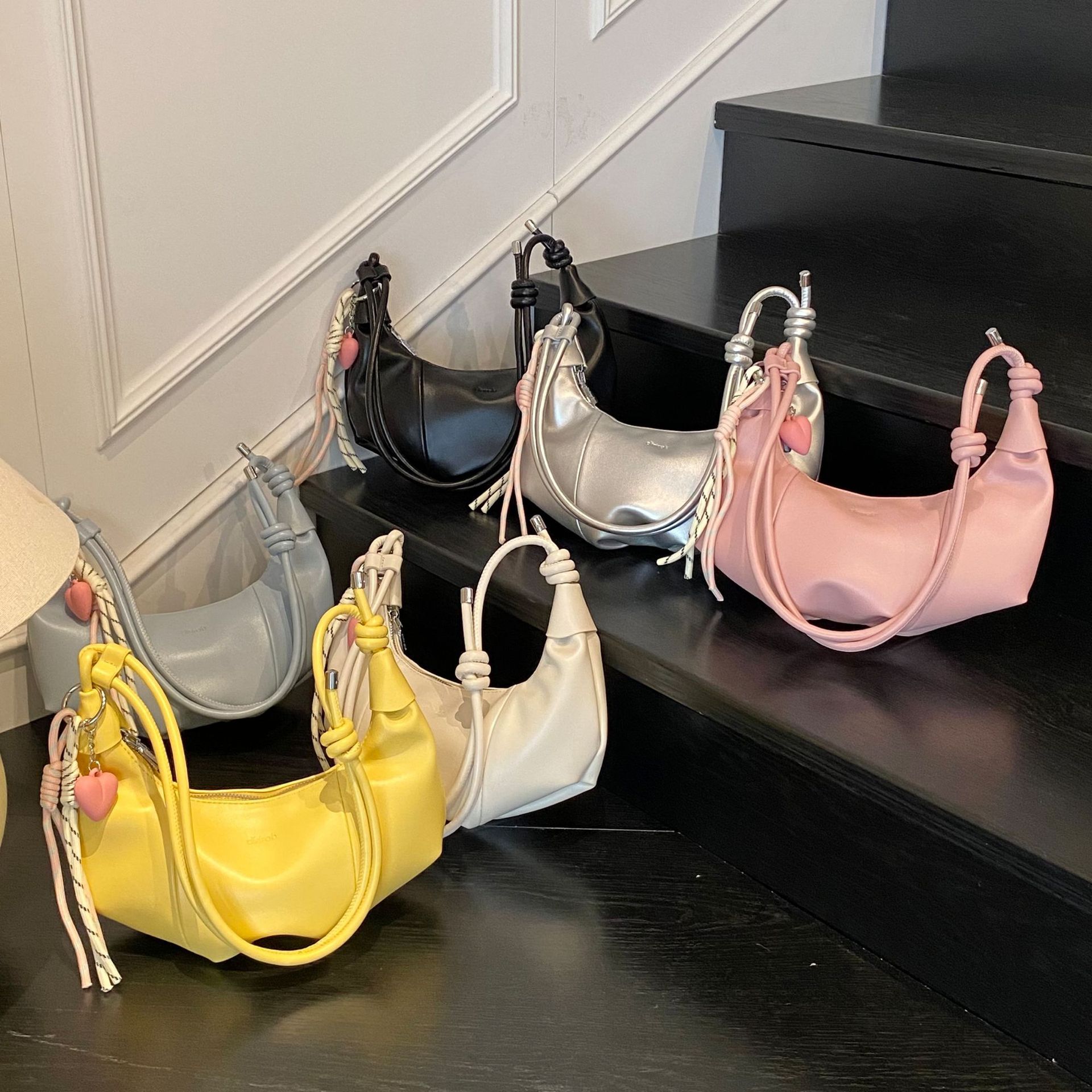 Ladies leisure commuting dumpling bag new multifunctional shoulder bag leisure designer bag with pleated loose feeling crossbody bag