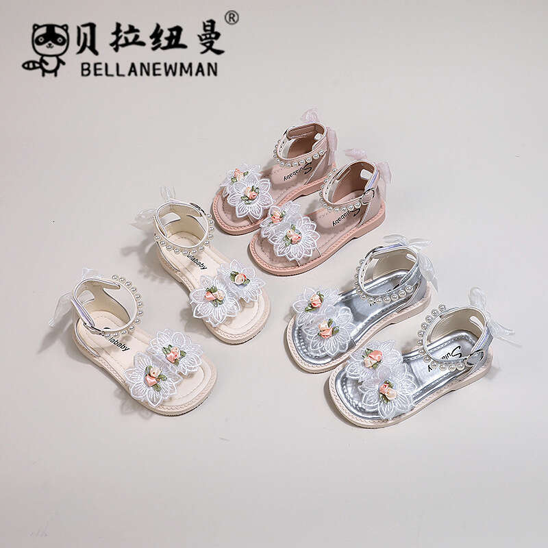 Girls Sandals Summer Fashion Princess 2024 New Children's Flower Pearl Soft Sole Roman Shoes for Young and Middle-aged Children