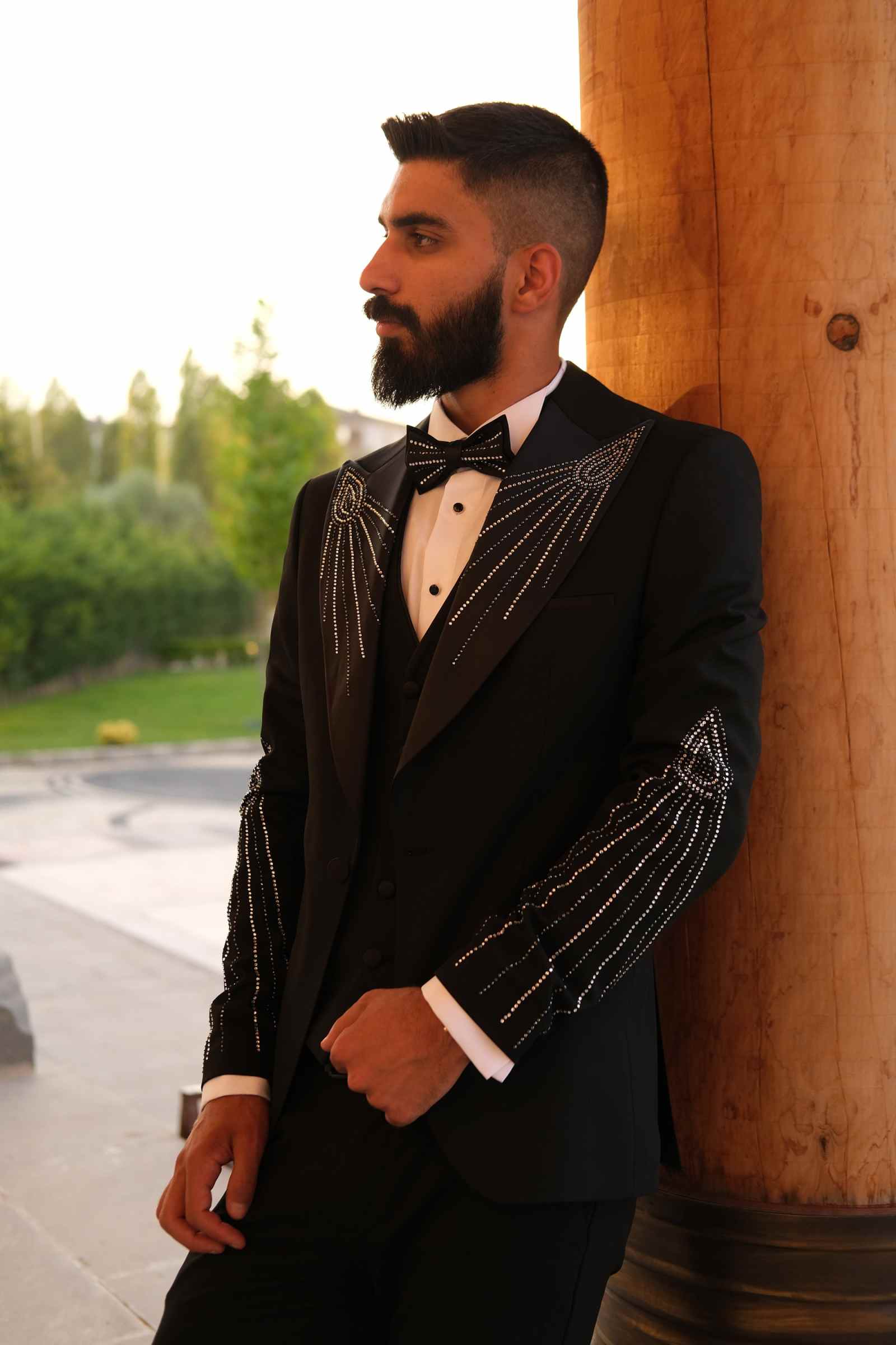 Customized 2 Pieces Men Suits Peaked Lapel Single Button Crystal Beadeds Pants Sets Luxury Classic Fit Prom Male Party Blazers