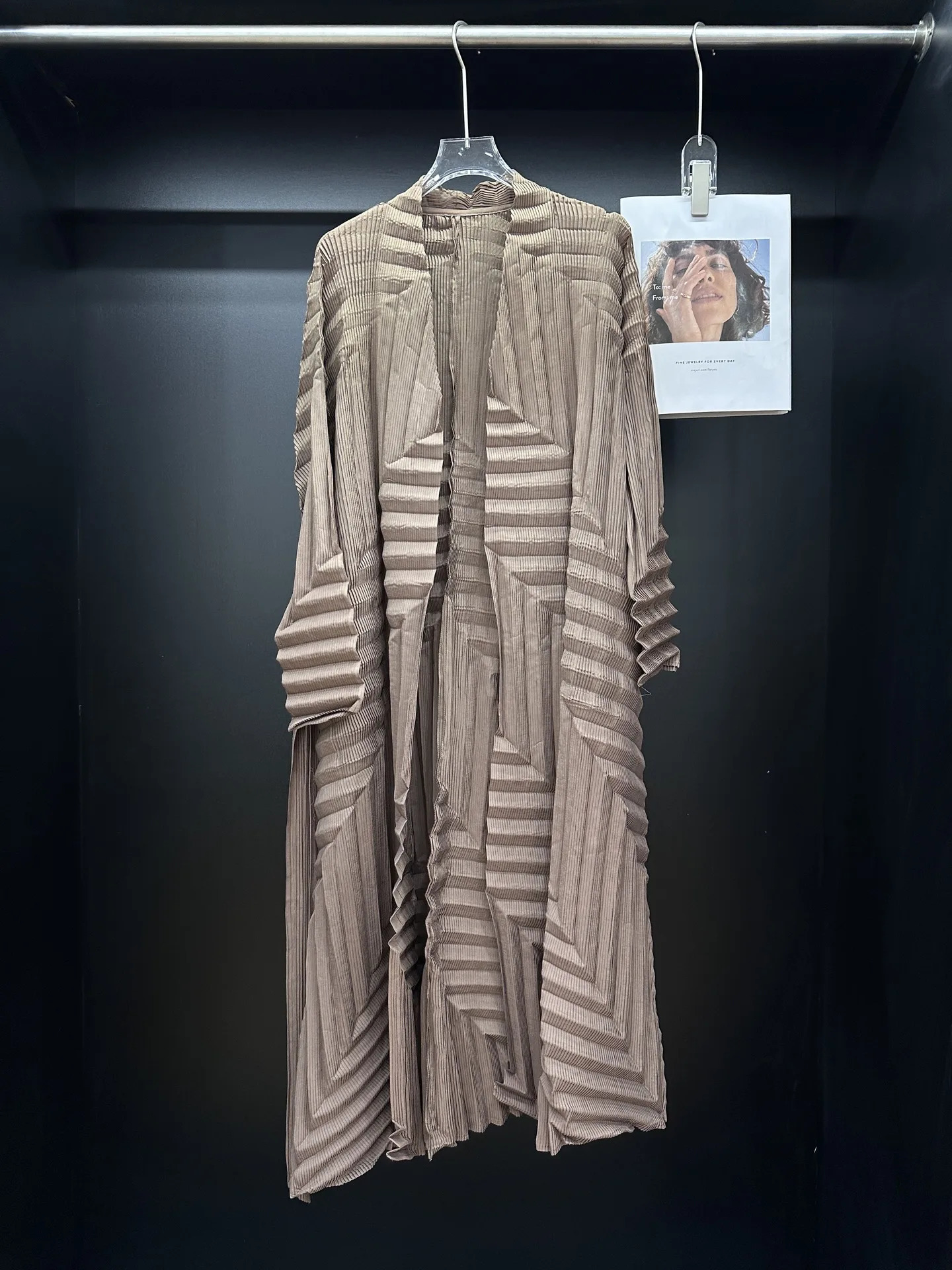 Miyake Pleated Retro Printed Trench Coat 2025 Spring and Summer Loose Temperament Versatile Jacket 250708