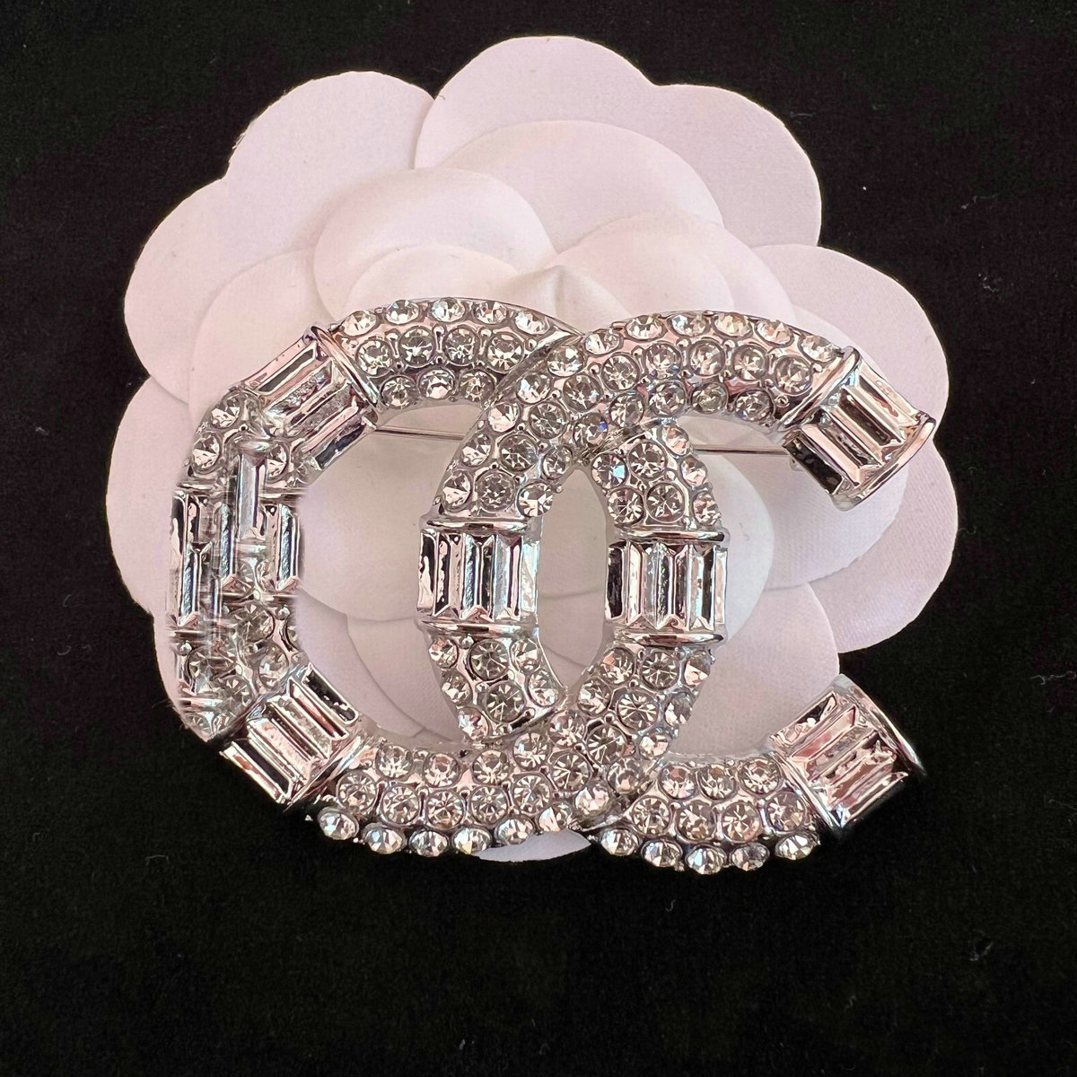Luxury Women Men Brooches Designer Brand Letter Brooches 18K Gold Plated Inlay Crystal Rhinestone Jewelry Brooch Pearl Pin Party Gift Accessorie