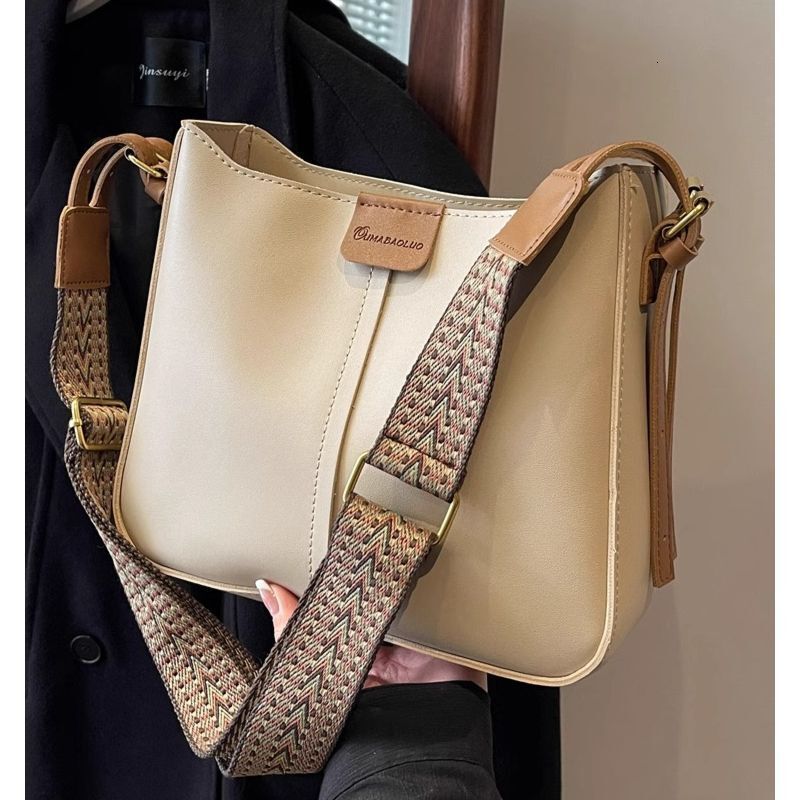 leisure Women s new casual shoulder bag multifunctional broadband crossbody bag designer bag daily commuting women s handbag