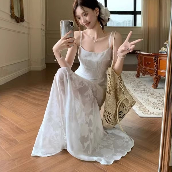 2025 New Women's Dress Summer New French Fresh Sweet Strap Dress Women's Beach Vacation Dress Mid waist Long Dress New Designer Dress