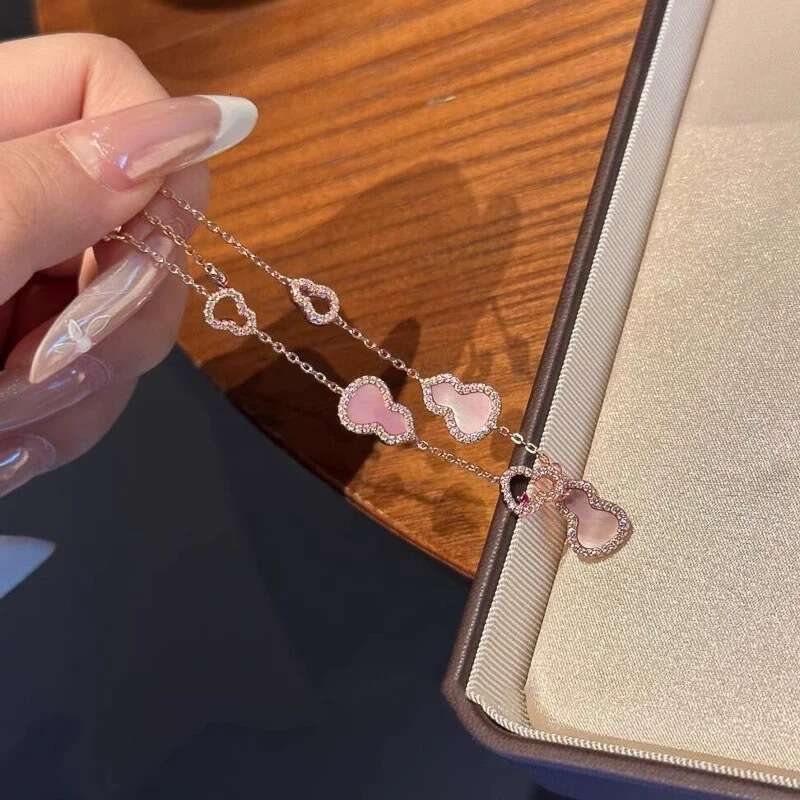 S Pure Sier Pink Mother-of-Pearl Gourd Bracelet for Women, Light Niche Exquisite Bracelet, High-Value Peach Blossom Attracting Hand Jewelry