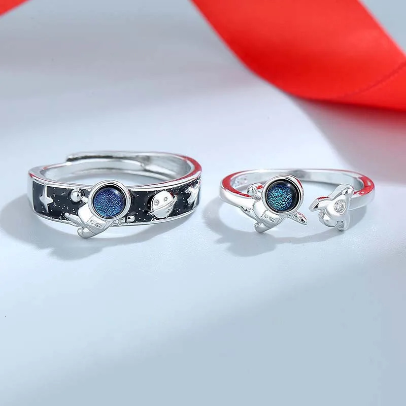 2Pcs Astronaut Planet Couple Rings for Women Men Cute Sliver Color Star Moon Adjustable Finger Romantic Lovers Jewelry 250704