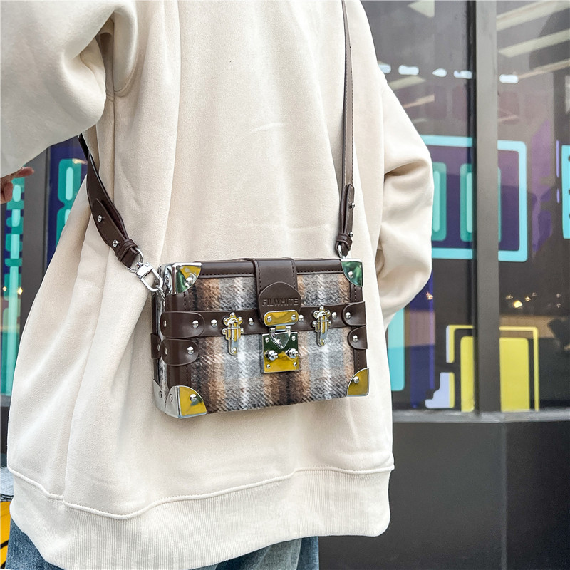 Retro printed square box bag for women trendy single-shoulder crossbody tofu bag in 2025 light luxury and fashionable small square bag