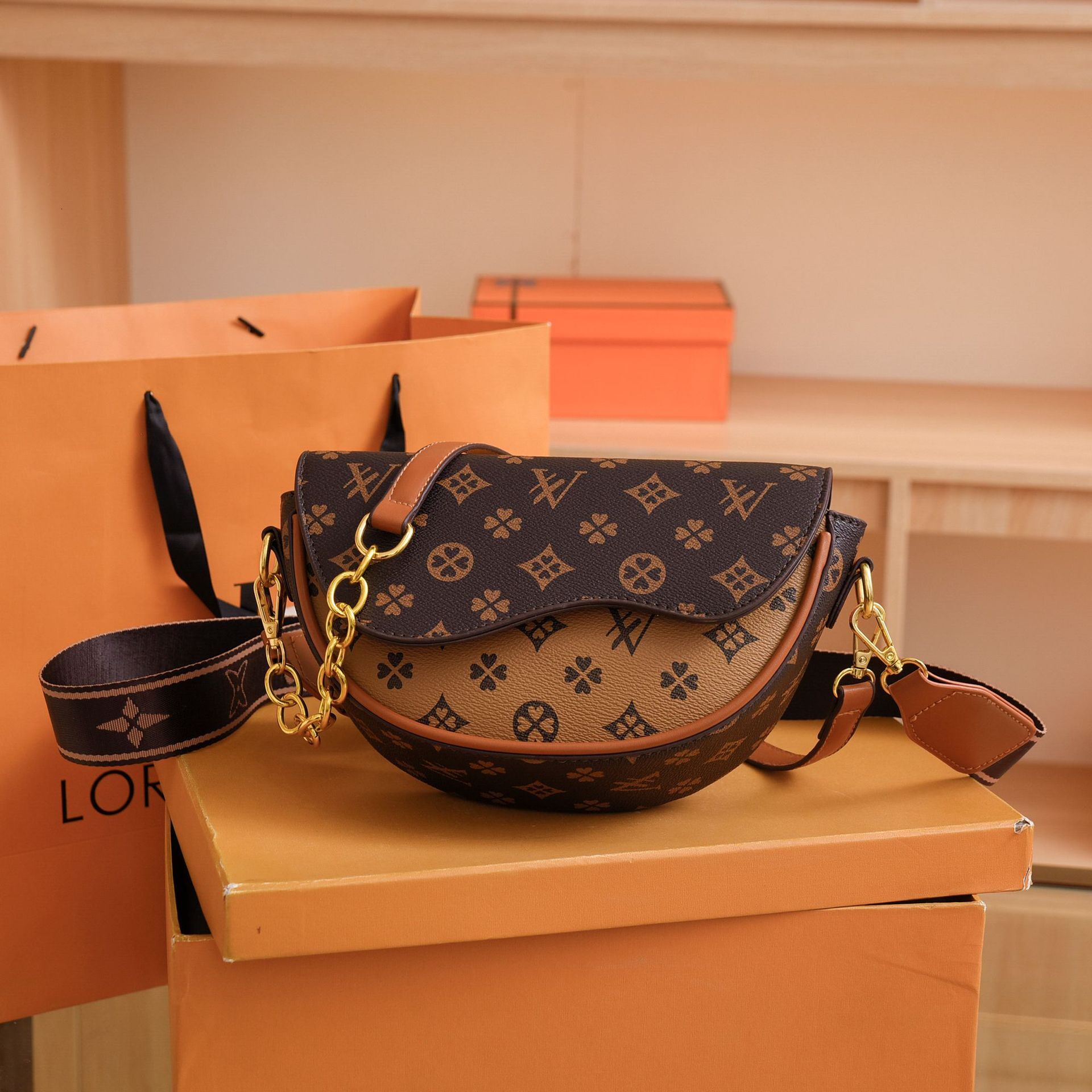 Designer High-Quality Texture Saddle for Women 2025 New Trendy Fashionable Versatile Half-Moon Casual Niche Luxury Women's Bag