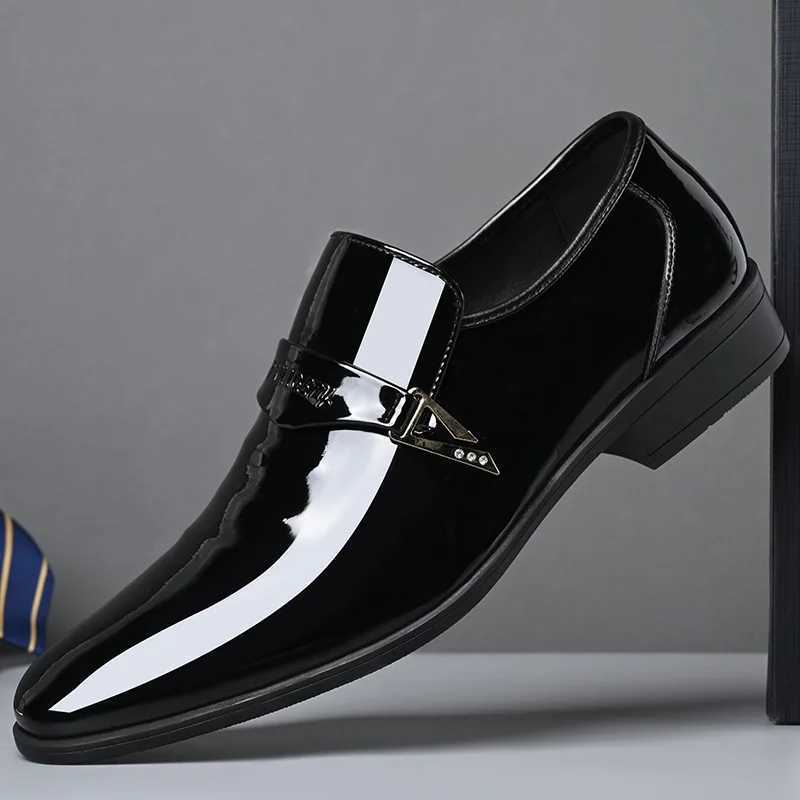 Trend New Mens White Black Pointed Mirror Patent Leather Casual Oxfords Shoes Wedding Dress Homecoming Footwear Mens Shoes Y250715