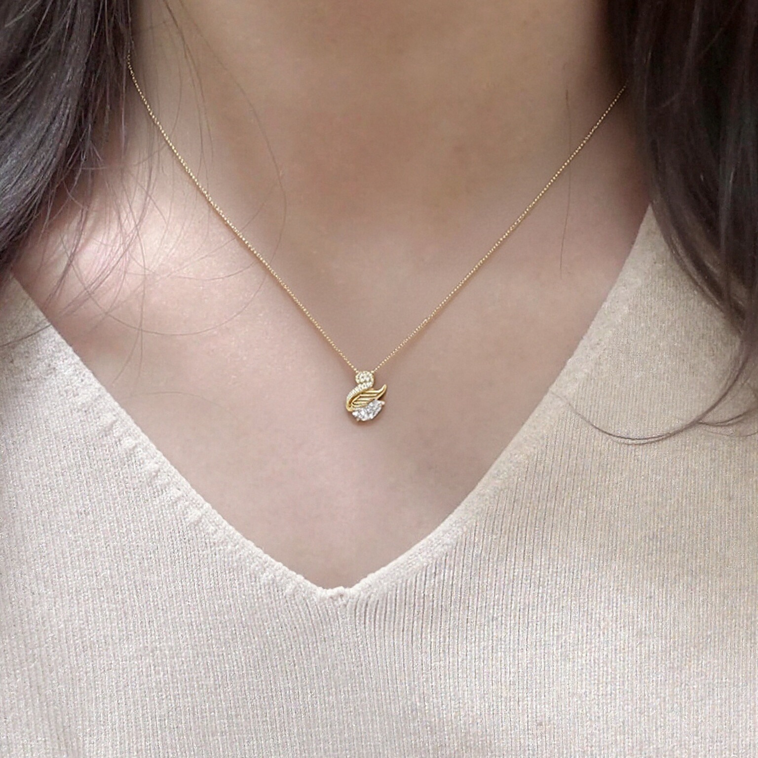 Gold - Toned Crystal - Encrusted Swan Pendant Necklace Elegant Daily And Special Occasions Gift For Her High - Quality Fashion Jewelry