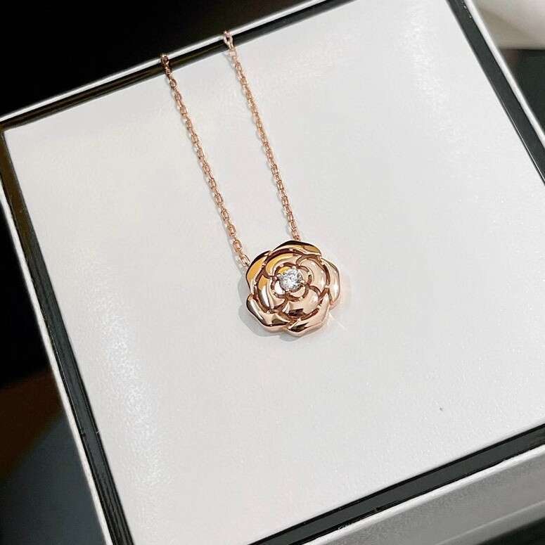 DHCollections Chanel-Style Camellia Earrings Set - 18K Rose Gold Plated Floral Jewelry for Women | Elegant Flower Earrings