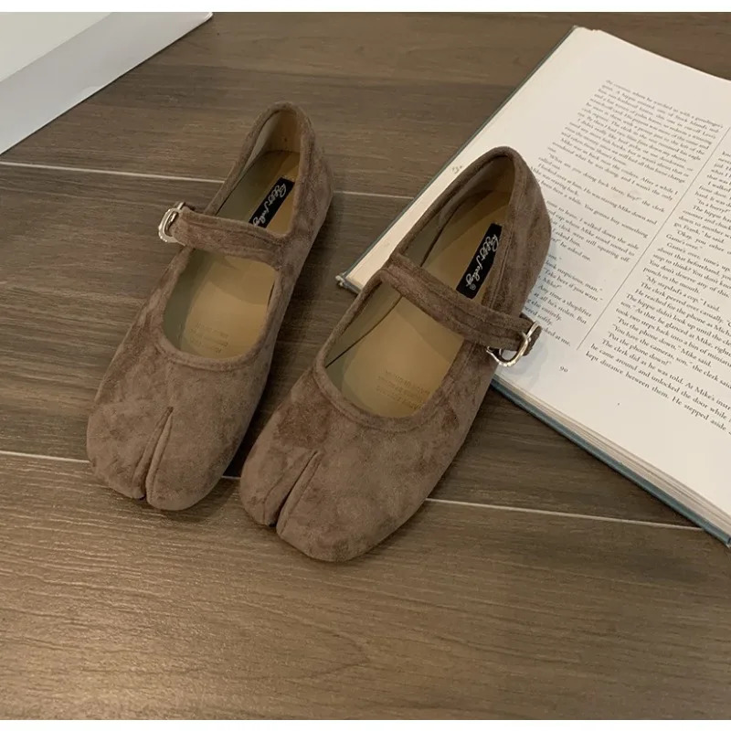 Japanese Style Tabi Ninja Shoes Women Retro Suede Flats Split Hoof Toe Boat Shoes Femme Mary Jeans Mocasines Ballerina Shoe 250711
