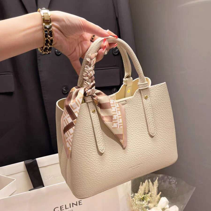 High-End Fashion Handbag 2024 New Commuter Women's Gift for Mom Elegant Shoulder Crossbody Bag Trendy