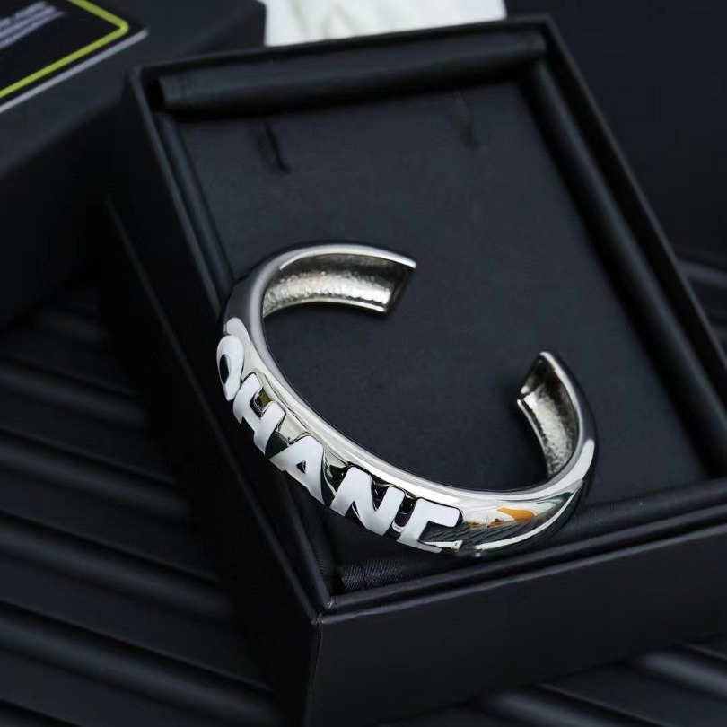 Silver Tone Engraved Bangle Stylish Jewelry Women Accessory Classic Cuff Bracelet Fashion Gift for Her Party Wear