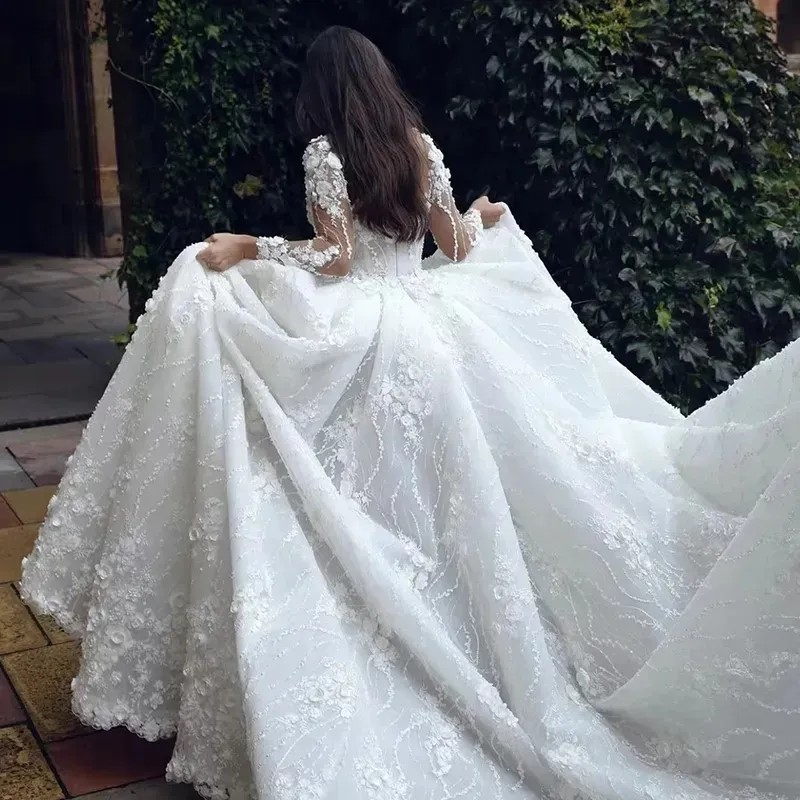 Long Sleeves Lace Wedding Dresses Scoop neck Tulle Applique Beaded Thigh-High Slits Bride Gown Muslim Wedding Gown Covered Back Vestido de Novia