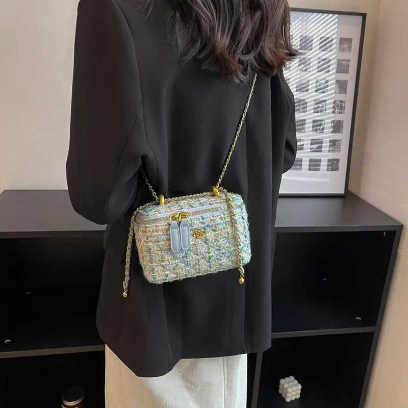 Women Shoulder Bags 2025 Popular Fashion Niche Crossbody Bag Wool Chain Small Square Bag Fashionable Purses and Handbags B963