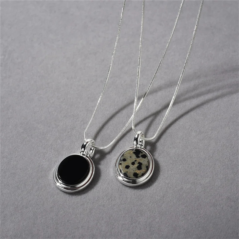 Niche Vintage Black Agate Spotted Stone Pendant Necklace for womens Fashion Commuting Light OL Trendy Collarbone Chain 250711
