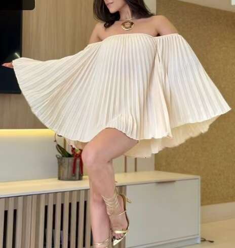 Summer New Women's Off-Shoulder Commuter Fashion Casual Pleated Shorts Set B5